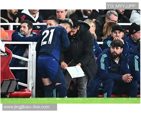 德甲激战曼联逆转巴萨全场沸腾转会传闻引发热议