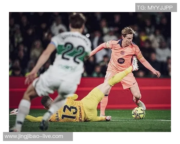 意甲经典对决拜仁与利物浦战成平局红牌事件引发全场热议 意甲经典对决拜仁与利物浦战成平局红牌事件引发全场热议