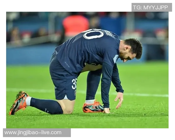 国王杯惊天冷门巴黎圣日耳曼3-0曼联引发全场狂欢